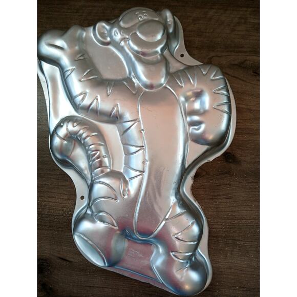 Wilton Disney Tigger Cake Pan 2105-3001 - Picture 2 of 3